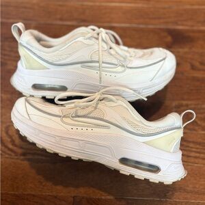 Nike air max bliss White and Light Gray Shoes size 8 summit running shoes